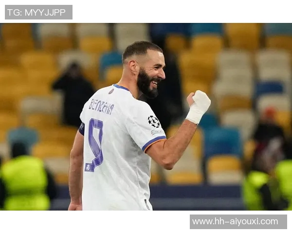 本泽马足球五星球星卡珍藏版评析：传奇前锋的闪耀瞬间与历史价值